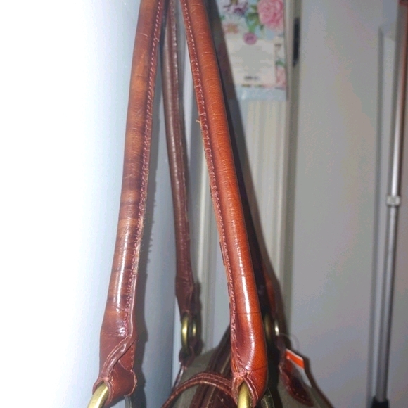 BCBG Maxazria bag - Picture 7 of 8